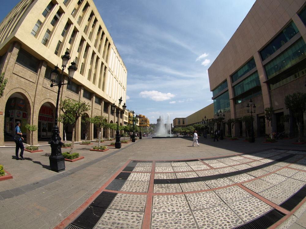 Отель Roma Guadalajara In Downtown Экстерьер фото