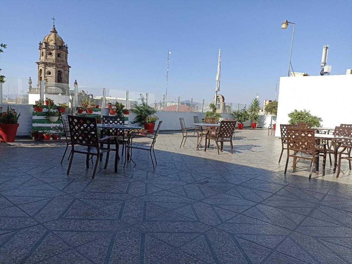 Отель Roma Guadalajara In Downtown Экстерьер фото